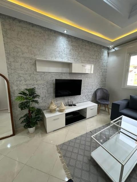 Communal lounge/ TV room, TV and multimedia, Living room, Seating area, Evening entertainment