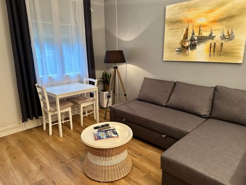 Cozy Studio Apartment close to Paris 14 Apartment in Montrouge