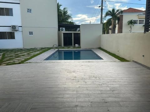 Cozy Apartment with Private Jacuzzi & Pool Access Apartamento in San Francisco de Macoris