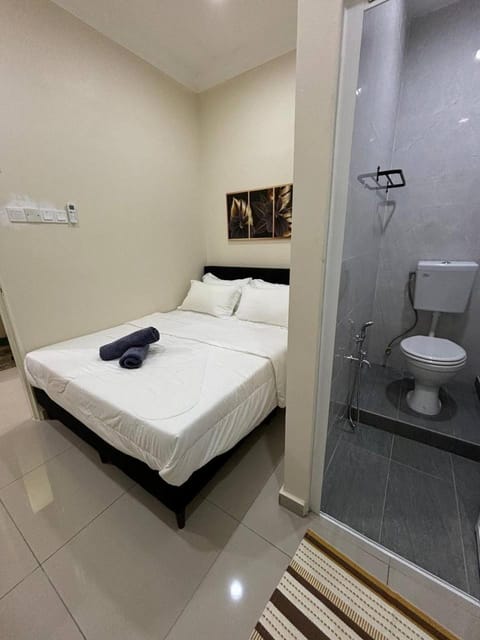 Toilet, Bed, Bathroom, Photo of the whole room, towels