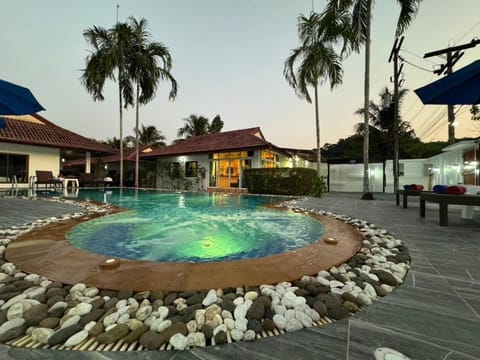 Hot Tub, Balcony/Terrace, Pool view, Swimming pool, Swimming pool, sunbed