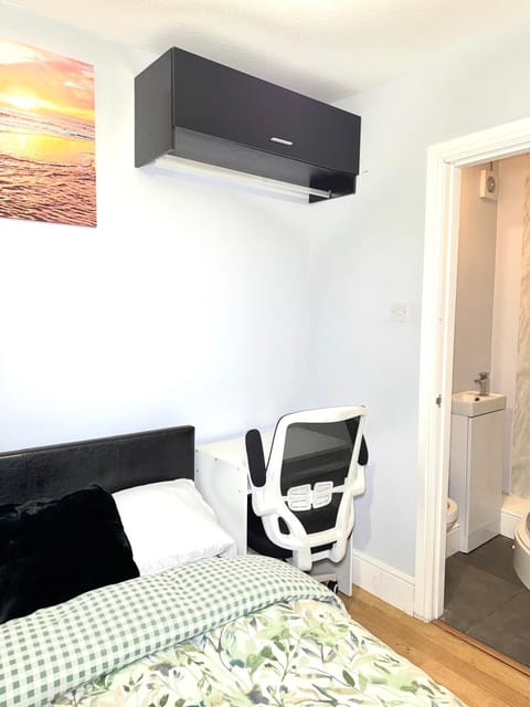 Cozy en-suite room near city center Vacation rental in Doncaster