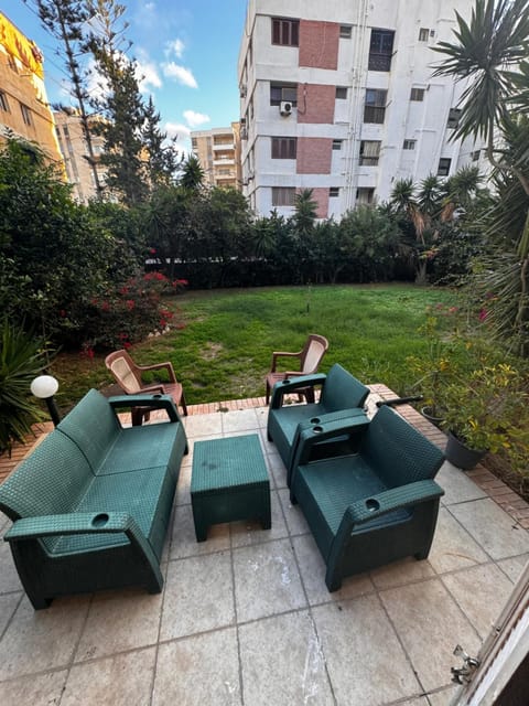 Day, Garden, Seating area, Garden view