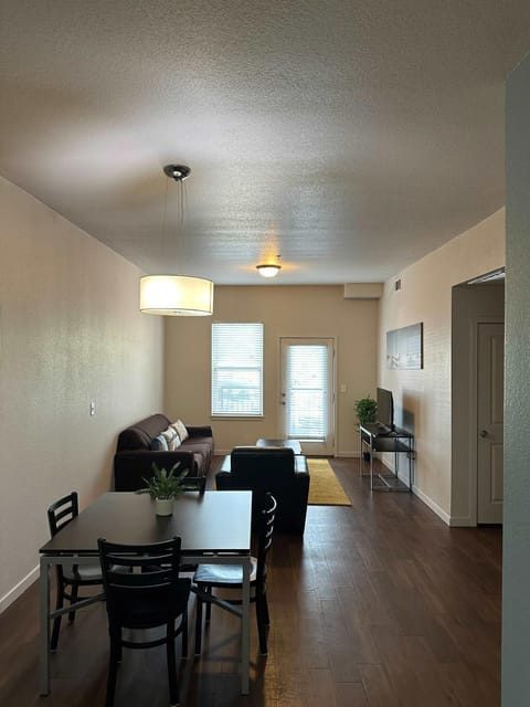 Comfortable Getaway Cozy 3BR Near UNC & Pool Apartment in Greeley