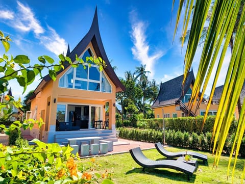 Property building, Day, Garden, sunbed