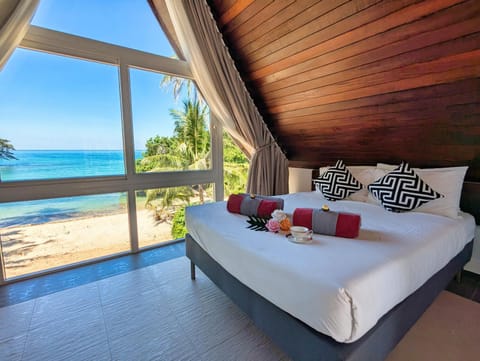 Bed, Day, View (from property/room), Beach, Bedroom, Sea view, towels