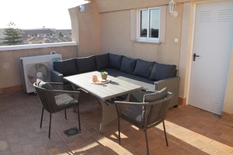 View (from property/room), Balcony/Terrace, Balcony/Terrace, Seating area, Dining area