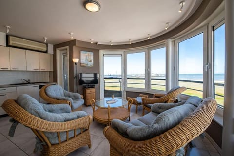 Uniek panoramisch zeezicht & strandcabine Apartment in Knokke-Heist