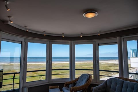 Uniek panoramisch zeezicht & strandcabine Apartment in Knokke-Heist