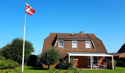 Property building, Day, Garden, Garden view