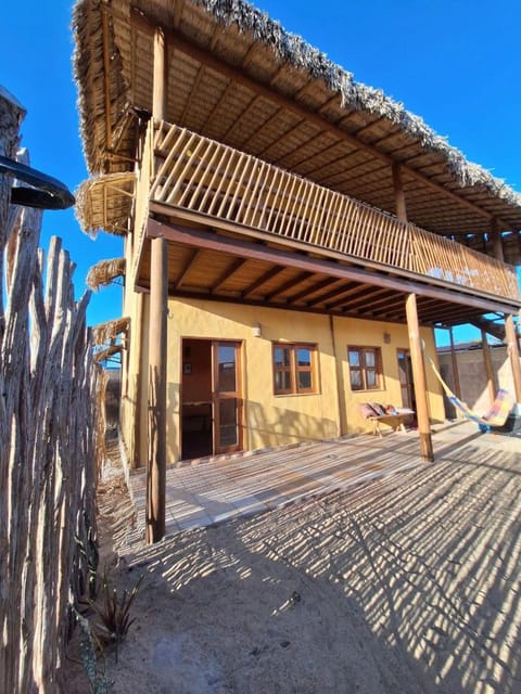 Property building, Day, Balcony/Terrace