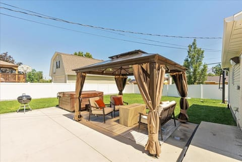 HotTub Patio Half Basketball Court House in Sandy