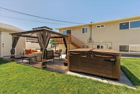 HotTub Patio Half Basketball Court House in Sandy