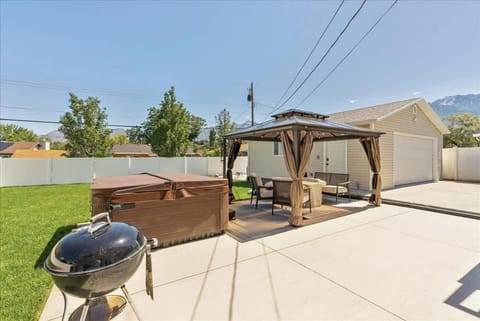 Patio Parks Close By Half Basketball Court House in Sandy