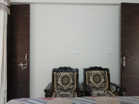 Modern 1RK Room - Fully Furnished Bed and Breakfast in Gurugram