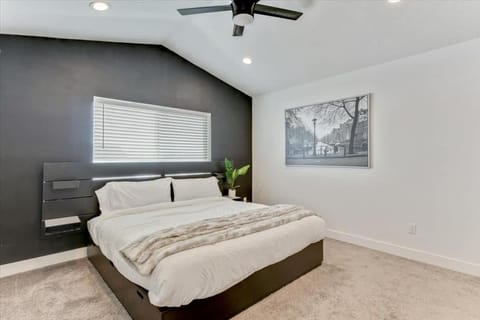 Right off Freeway Quiet Neighborhood King Bed Maison in Vineyard