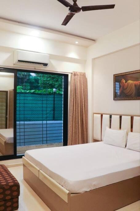 StayHaven Aqua with pvt theatre & pool Villa in Mumbai