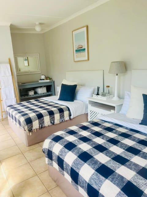 Holiday Home -On Leisure Isle near Bollard Bay House in Knysna