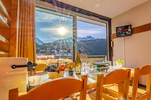 Dining area, Mountain view