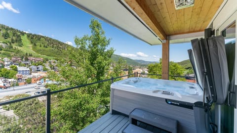 Walk to Main Street, Ontario Adventures, Two Homes Combined - 6 BR, 2 Private Decks with Hot Tubs House in Park City