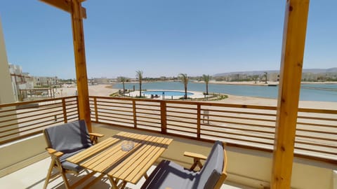 Natural landscape, Balcony/Terrace, Lake view, Pool view, Swimming pool