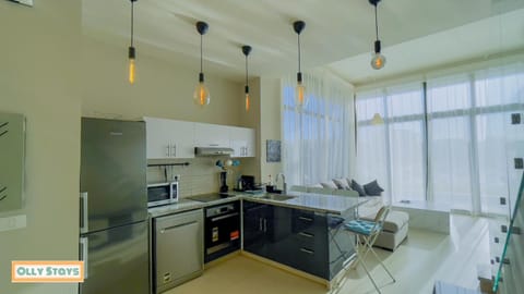 Kitchen or kitchenette, Dining area, oven