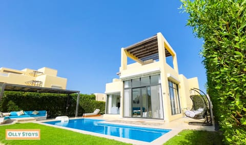 Property building, Garden view, Pool view, Swimming pool, sunbed