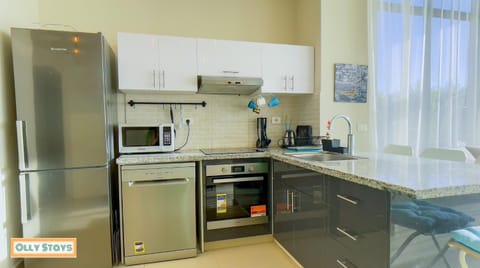 Coffee/tea facilities, Kitchen or kitchenette, oven