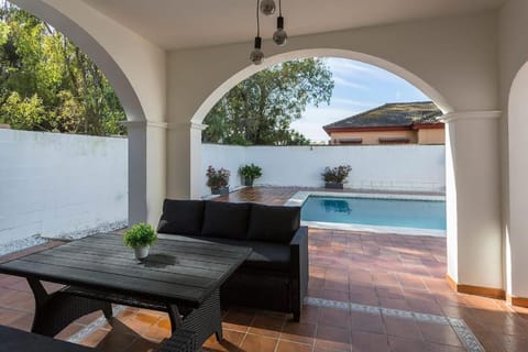 Dining area, Pool view, Swimming pool