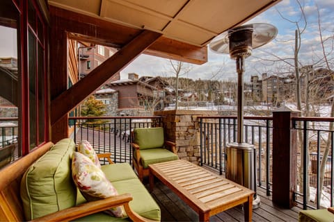 Deer Valley Ski In and Out, Luxury Condo, Amazing Views, Private Balcony Slope Side - Hot Tub! House in Park City