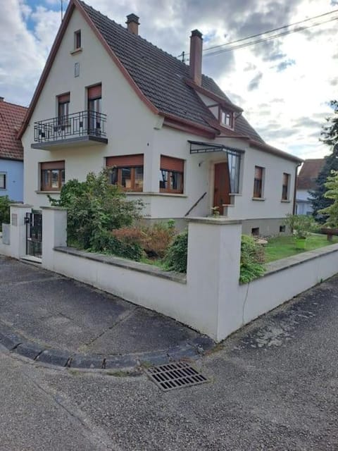 Maison chez Jacky au calme avec parking Deux salles de bain House in Haguenau