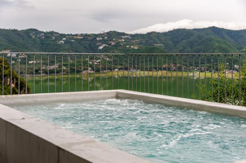 Natural landscape, Hot Tub, Lake view, Mountain view