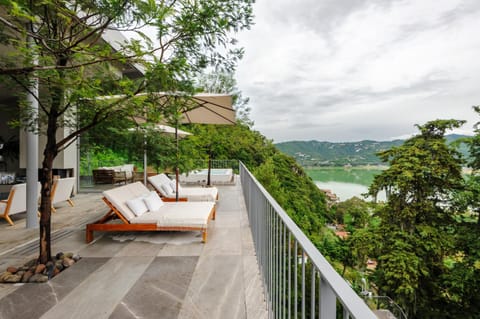 Balcony/Terrace, Lake view