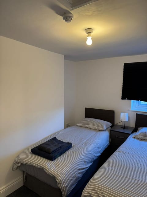 Cosy central 2bed apartment-contractors welcome Apartment in Gloucester