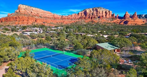 Tennis court, Mountain view