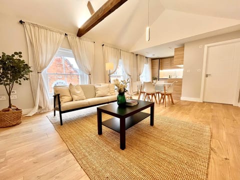 Holly Apartment - Spacious Comfort Central Farnham Appartement in Farnham