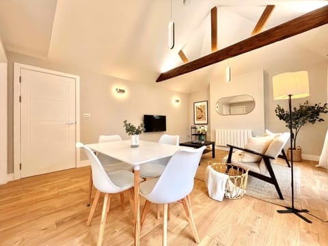 Holly Apartment - Spacious Comfort Central Farnham Appartement in Farnham