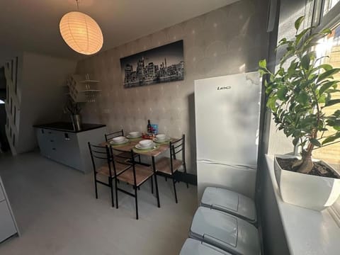 Kitchen or kitchenette, Seating area, Dining area