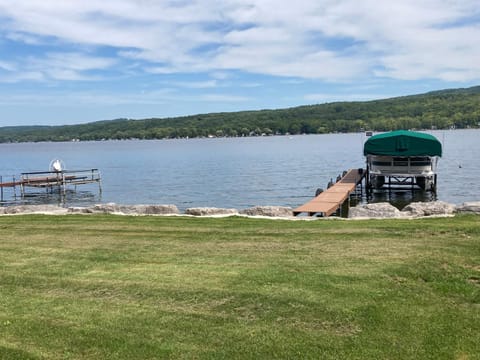 Newly renovated cottage with AC Maison in Honeoye Lake