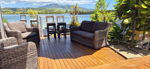 Natural landscape, Balcony/Terrace, Seating area, Mountain view