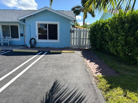 Seashell 7 Apartment in Boynton Beach