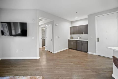 KING BED - Luxury 1 Bed 1 Bath By Stanford, SFO & Tech Giants in Menlo Park, CA Apartment in Menlo Park