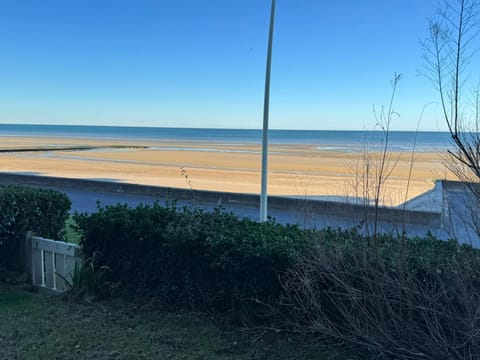 Appartement 3 pièces avec accès direct plage et WiFi - FR-1-487-377 Apartment in Cabourg