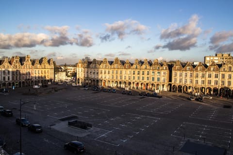 Grand Place Hôtel "Boutique et Appart'hôtel" Condo in Arras