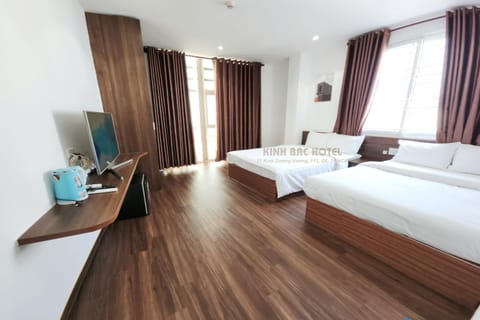 Bed, TV and multimedia, Photo of the whole room, Bedroom, Quiet street view