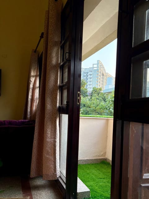 Twopassangers villa Vacation rental in Gurugram