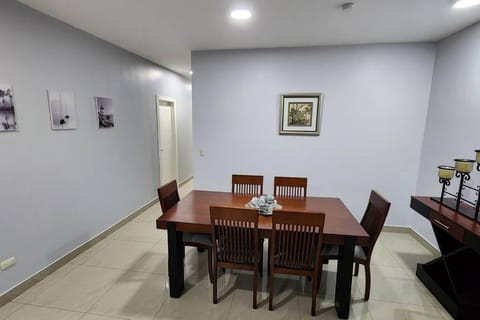 Cozy ground floor apt with 24h security Apartment in Guayaquil