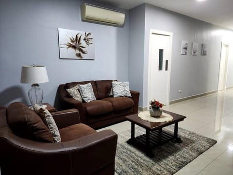 Cozy ground floor apt with 24h security Apartment in Guayaquil