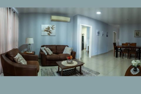 Cozy ground floor apt with 24h security Apartment in Guayaquil