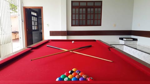 Billiard, Game Room